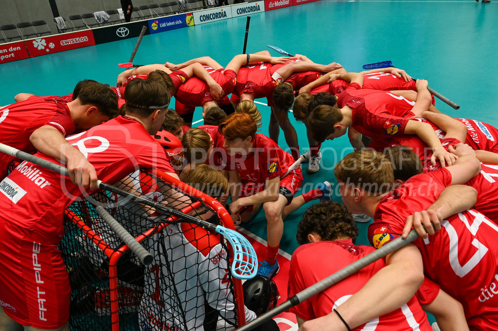 Switzerland B U19 vs Finland U19 - 2. February 2024 | Switzerland B U19 vs Finland U19
U19 Men International Matches in Switzerland
GoEasy Arena, Siggenthal Station
Players ot Team Switzerland before the game.
Credit: Markus Aeschimann | <a href="https://www.markus-aeschimann.ch">Sportfotografie Markus Aeschimann</a> | <a href="https://www.instagram.com/sportfotografie.aeschimann">@sportfotografie.aeschimann</a> - Realisiert mit Pictrs.com
