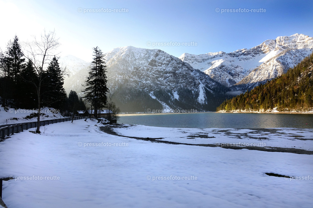 welltvi-Plansee-Morgens-07052019-DSD00673 | Info aus dem Bezirk Reutte/Ausserfern Tirol sowie eine umfangreiche Bilddatenbank über die gesamte Region: Lechtal, Talkessel Reutte, Tannheimertal, Zwischentoren. Lech, Plansee, Zugspitze, Grenztunnel, B179, Fernpassstraße, Verkehr, Lawinen, Tradition, - Realisiert mit Pictrs.com