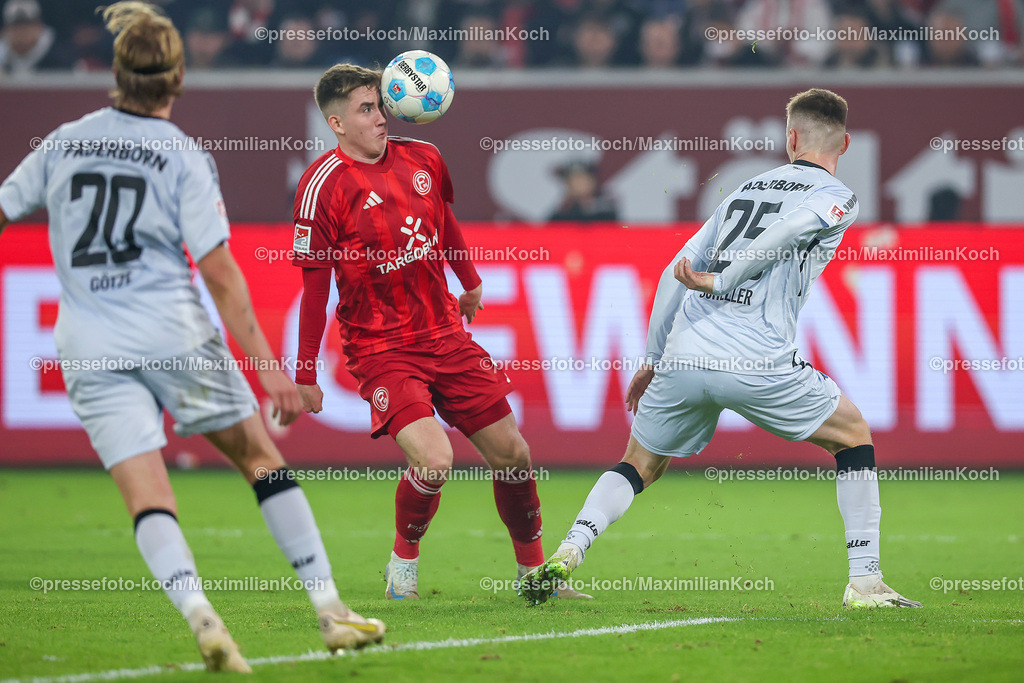 Due09112401064 | 09.11.2024, Fußball, Fortuna Düsseldorf - SC Paderborn 07, 2. Bundesliga, Merkur Spiel-Arena, Saison 2024 2025: Tim Rossmann (Fortuna Düsseldorf #21) gegen Tjark Scheller (Paderborn #25)DFB regulations prohibit any use of photographs as image sequences and or quasi-video.