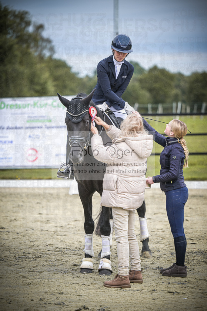 DOS_0045 | Entdecke hochwertige Reitturnierfotos von Foto Oger. Professionell, emotional und authentisch – jetzt Lieblingsmomente im Shop bestellen.Deutschlandweite Turnierfotografie. - Realisiert mit Pictrs.com