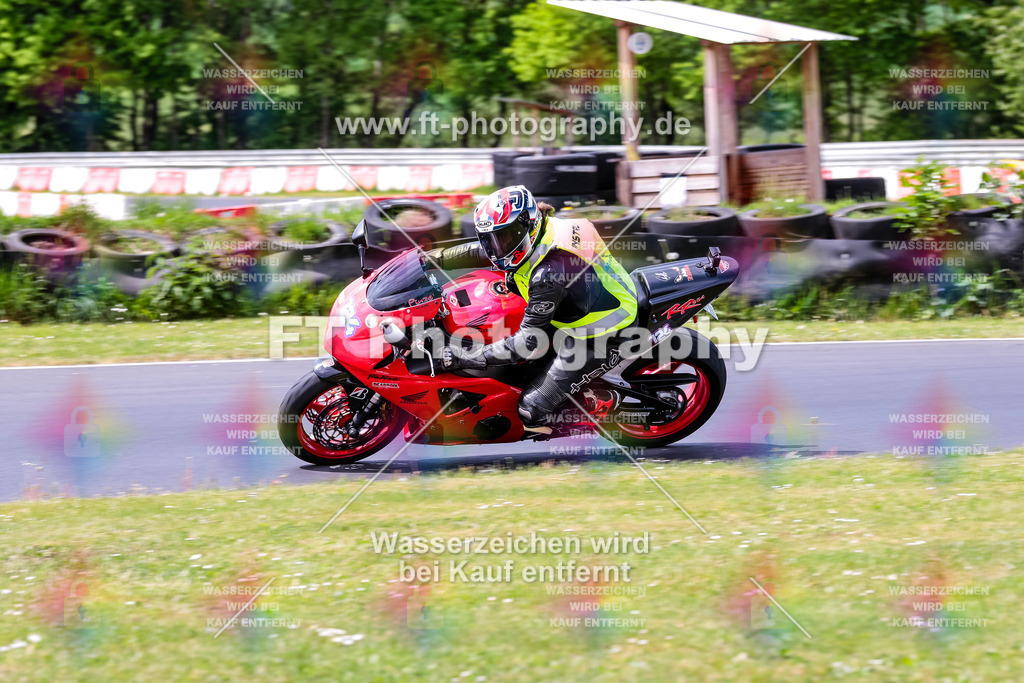 MotoTeamVBK-20701 | Hier findet Ihr Bilder von Touristenfahrten auf der Nürburgring Nordschleife oder von anderen Veranstaltungen die ich besucht habe. Viel Spass beim Durch Schauen 