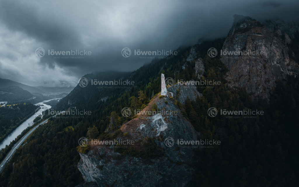 Vamala Schlucht in der Schweiz bei Wolken | löwenblicke | shop