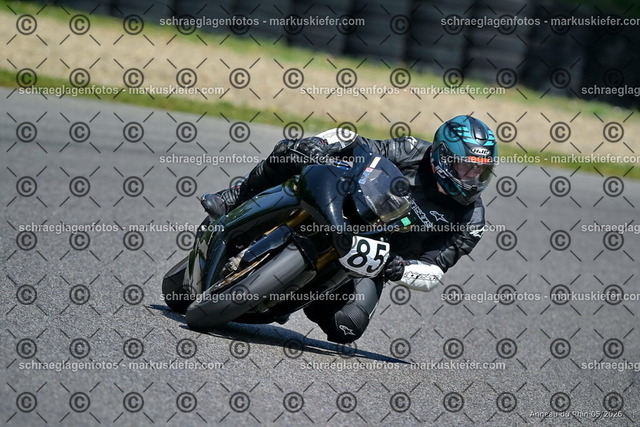 26BT02-1728 | markuskiefer.com - Realisiert mit Pictrs.com