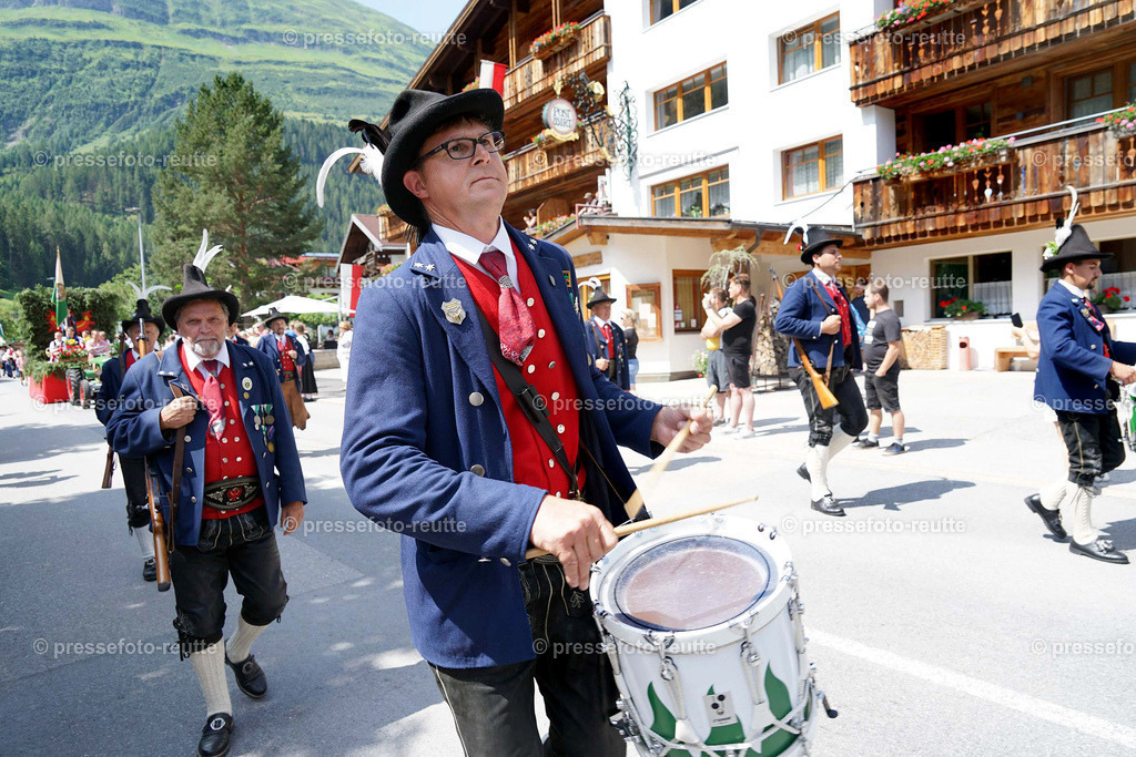 e23-news-2023-Juli23-Regimentsschuetzenfest3-Steeg-UMZUG_DORF-DSC07439 | Info aus dem Bezirk Reutte/Ausserfern Tirol sowie eine umfangreiche Bilddatenbank über die gesamte Region: Lechtal, Talkessel Reutte, Tannheimertal, Zwischentoren. Lech, Plansee, Zugspitze, Grenztunnel, B179, Fernpassstraße, Verkehr, Lawinen, Tradition, - Realisiert mit Pictrs.com