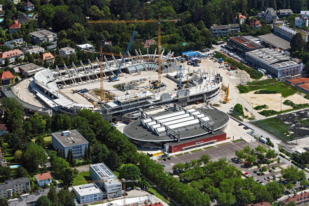 dr__0092102.jpg | LINZ 14.06.2022 Erweiterungs- und Umbau- Baustelle am Sportstätten-Gelände des Stadion " Raiffeisen Arena " an der Ziegeleistraße im Ortsteil Waldegg in Linz in Oberösterreich, Österreich. Weiterführende Informationen bei: LASK GMBH,  PORR AG,  RAUMKUNST ZT GmbH,  Raiffeisen Bank International AG. 