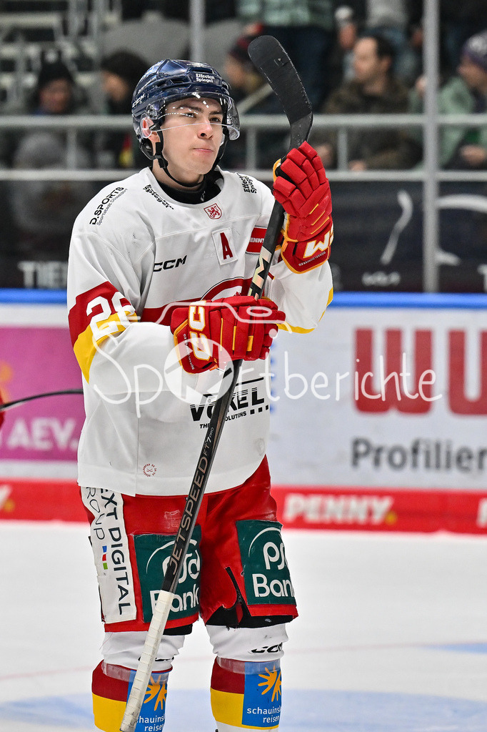 Augsburger Panther - Düsseldorfer EG | enttaeuschte Duesseldorfer bedanken sich bei den mitgereisten fans / Alexander EHL (Duesseldorfer EG 28) / DEL: Augsburger Panther - Düsseldorfer EG, Curt Frenzel Stadion am 13.12.2024