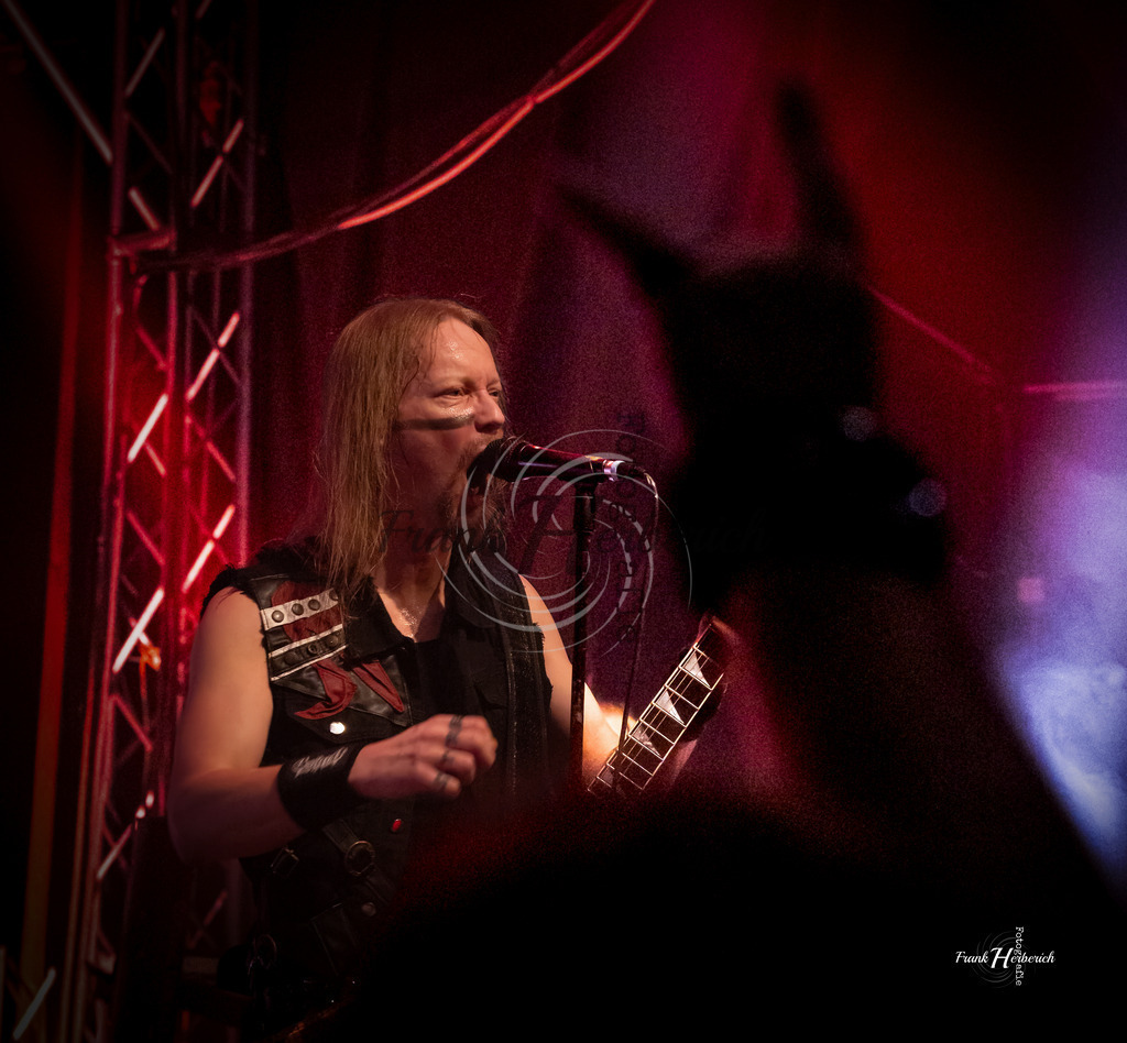 Ensiferum | Frank Herberich Fotografie, Frank Herberich, Fotografie, Hochzeit, Portrait, St. Peter Ording, Ording, Westerhever, Nordsee, Frank Fotografie, Hardheim,  Odenwald,Walldürn, Band,Eventfotografie - Realisiert mit Pictrs.com