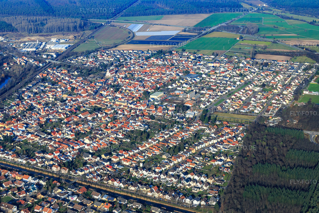 Luftbild: Ortsansicht aus Süden im Ortsteil Neudorf in Graben-Neudorf im Bundesland Baden-Württemberg in Deutschland. Foto: IMG_085352.jpg vom 19.12.2015 durch Werner Riehm/FLY-FOTO.de