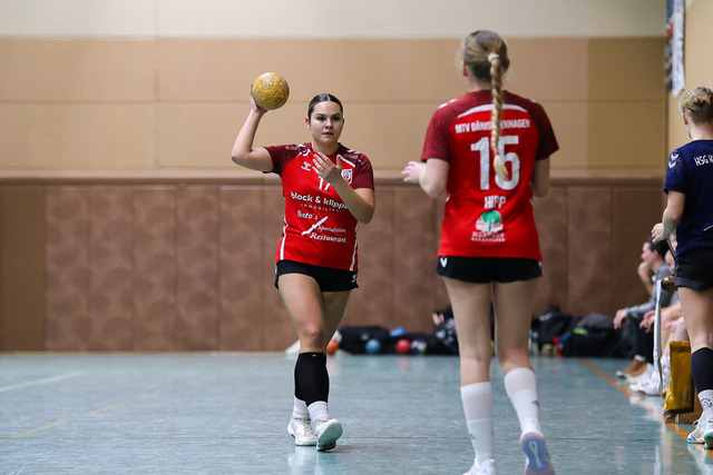 Handball I Damen I Saison 2025-2026 I Verbandsliga Süd I HSG Kalkberg 06 - MTV Dänischenhagen I 14.12.2025.107 | Melinda Milanovic (17, MTV Dänischenhagen) - Realisiert mit Pictrs.com