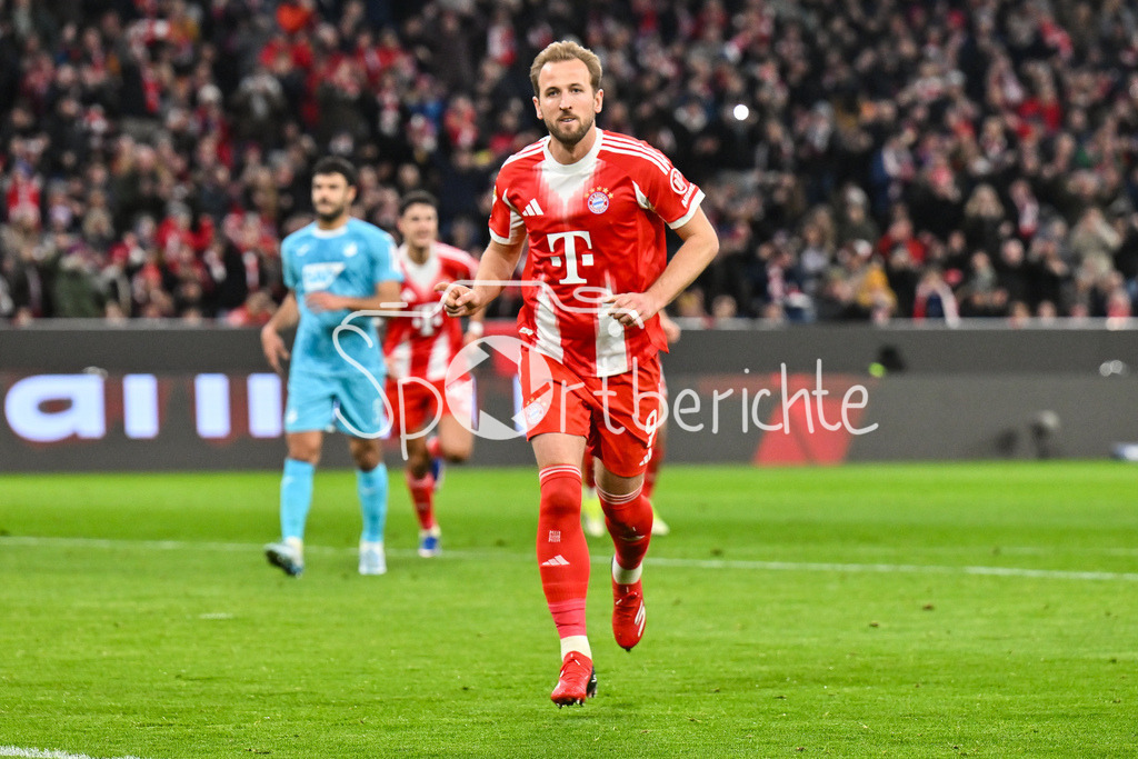 FC Bayern München - TSG 1899 Hoffenheim | MUNICH, GERMANY - 08. FEBRUARY: Jubel der Bayern nach dem Treffer zum 1-0 durch Harry KANE (FC Bayern Munich 9) / Foulelfmeter während dem Bundesligamatch zwischen dem FC Bayern München und der TSG 1899 Hoffenheim am 21. Spieltag in der Allianz Arena / DFL REGULATIONS PROHIBIT ANY USE OF PHOTOGRAPHS AS IMAGE SEQUENCES AND/OR QUASI-VIDEO