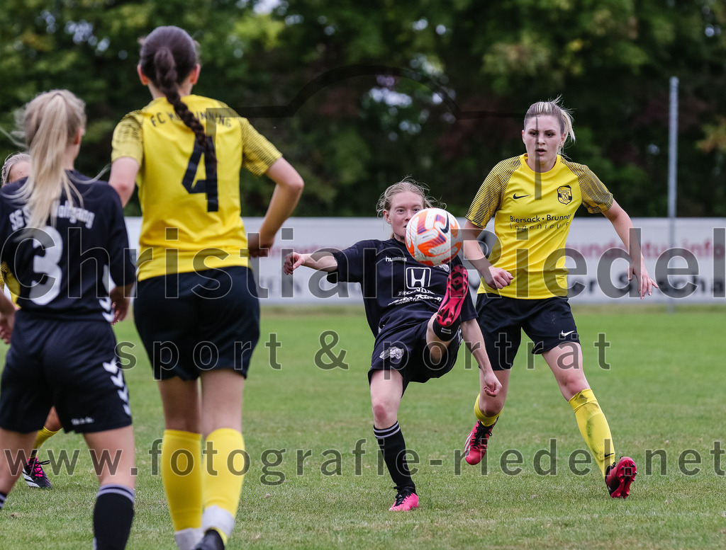 2023-10-08_053_FC_Moosinning_gegen_SG_TSV_St_Wolfgang-FC_Lengdorf | Moosinning, Deutschland, 08.10.2023:
Fußball, Kreisliga 2023 / 2024, 4. Spieltag, FC Moosinning gegen (SG) TSV St.Wolfgang/FC Lengdorf, Endergebnis: 

Nina Grundner ((SG) TSV St.Wolfgang/FC Lengdorf, #11), Franziska Kneidinger (FC Moosinning, #9)

Foto: Christian Riedel / fotografie-riedel.net