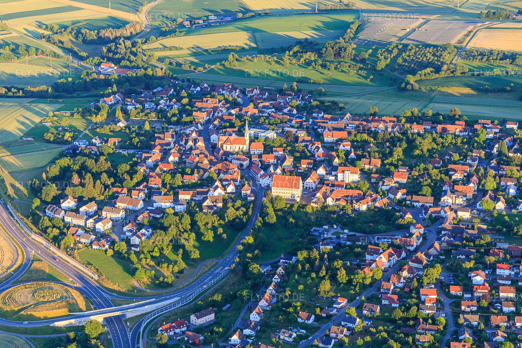 Luftbild: Dorfansicht aus Westen an der B32 im Ortsteil Nordstetten in Horb im Bundesland Baden-Württemberg in Deutschland. Foto: IMG_149090.jpg vom 28.06.2025 durch Werner Riehm/FLY-FOTO.de