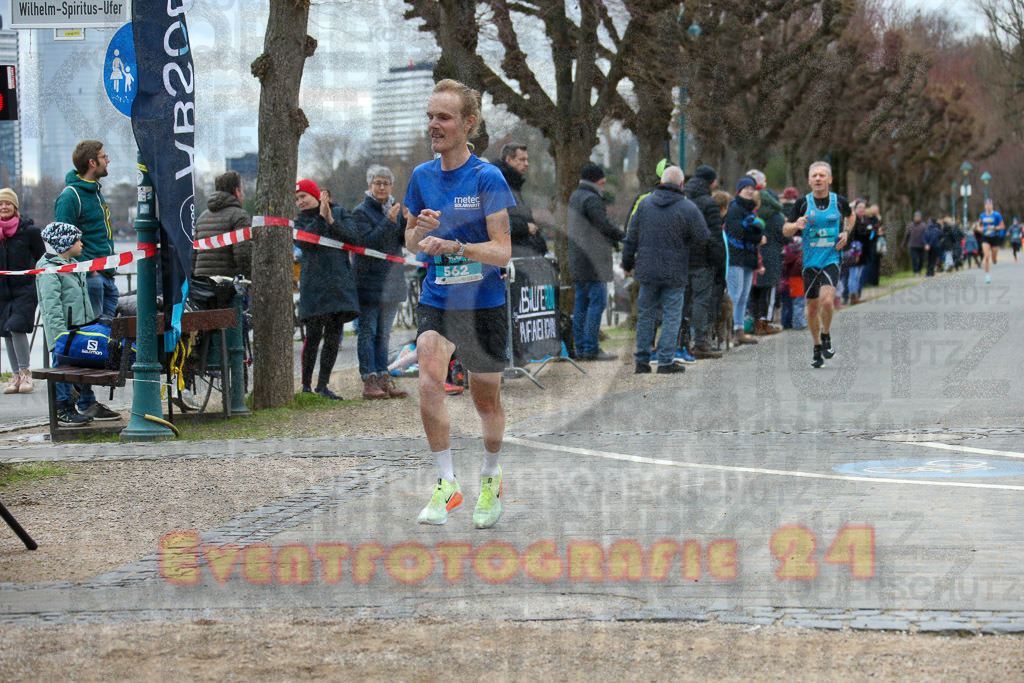 231231_1148_EX1_4084 | Sportfotografie im Rhein-Sieg Kreis, Köln, Bonn, NRW, Rheinland Pfalz, Hessen, etc. Unser Tätigkeitsfeld umfasst den Laufsport vom Volkslauf über den Marathon, Duathlon, Triathon bis zum Ultralauf wie Kölnpfad Ultra oder Schindertrail.