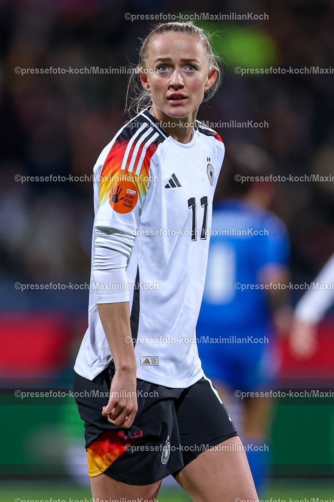 DFB0212240114202247 | 02.12.2024, Fußball Länderspiel Frauen, Deutschland - Italien, Vonovia-Ruhrstadion Bochum, Saison 2024 2025: Lea Schüller (GER #11)DFB regulations prohibit any use of photographs as image sequences and or quasi-video.