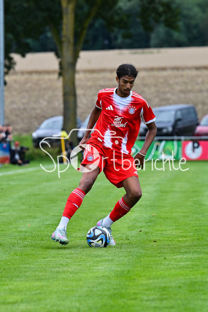 SSV Ulm 1846 Fussball U19 - FC Bayern München U19 | am Ball Noah CODJO-EVORA (FCB #9) / Einzelfoto / Freisteller / U19 DFB Nachwuchsliga: SSV Ulm 1846 Fussball - FC Bayern München, Hauptspielfeld Langenau am 02.08.2025