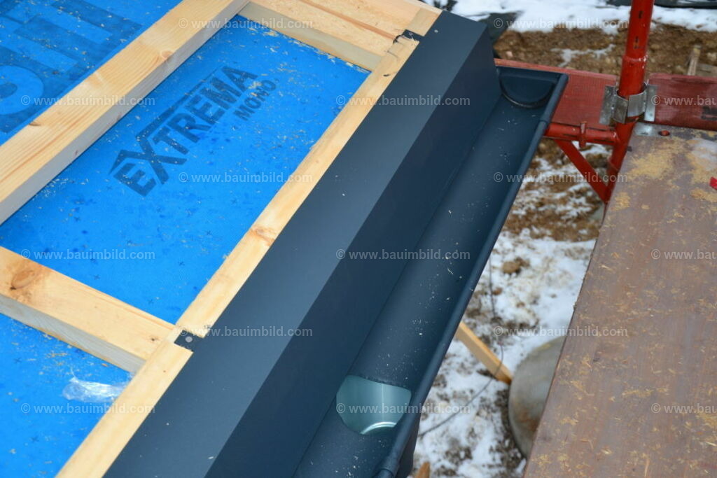 bib-lg11-spenglerarbeiten-0124 | Nach LV-Leistungsgruppen sortierte Detailfotos über den Bau eines Hauses. Alle Hausbau-Bilder direkt vom Urheber und Autor der Website Haus-Selber-Bauen.com