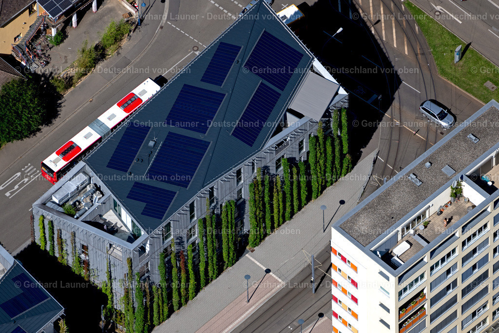 4033633 | FREIBURG IM BREISGAU 30.06.2020 Gebäudekomplex der Hotelanlage GREEN CITY HOTEL VAUBAN mit begrünter Außenfassade am Paula-Modersohn-Platz in Freiburg im Breisgau im Bundesland Baden-Württemberg, Deutschland. Weiterführende Informationen bei: GREEN CITY HOTEL VAUBAN gGMBH. // Building complex of the hotel complex GREEN CITY HOTEL VAUBAN with green exterior facade on Paula-Modersohn-Platz in Freiburg im Breisgau in the state Baden-Wuerttemberg, Germany. Further information at: GREEN CITY HOTEL VAUBAN gGMBH. Foto: Gerhard Launer