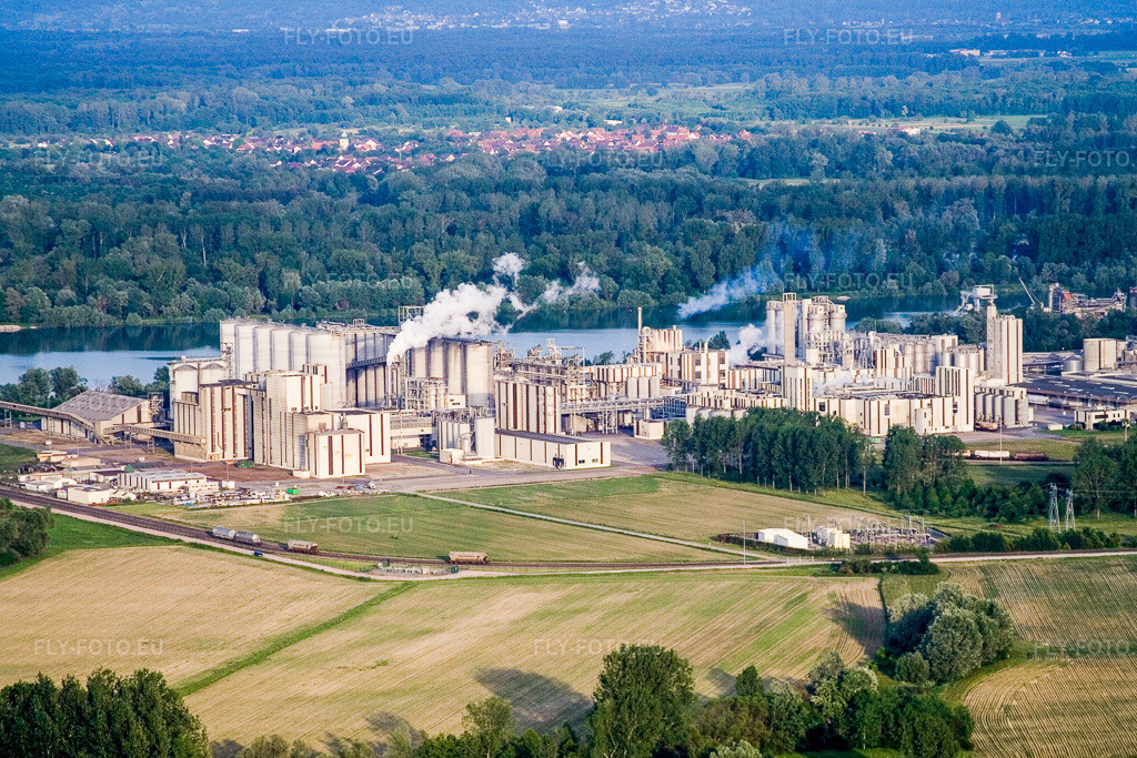 Vue aérienne: Locaux de l'usine du producteur de produits chimiques Roquette à Beinheim dans le département Bas Rhin, France. Photo: IMG_2423.jpg prise le 04/06/2006 par Werner Riehm/FLY-FOTO.eu – Résolution de l'original: 3456 x 2304 px