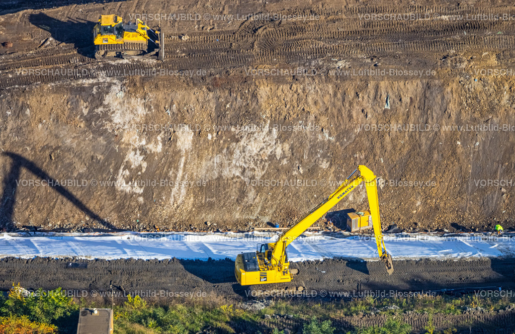Kamp-Lintfort221004591 | Luftbild, Deponie Eyller Berg, Erdarbeiten mit Bagger, Gestfeld, Kamp-Lintfort, Ruhrgebiet, Nordrhein-Westfalen, Deutschland