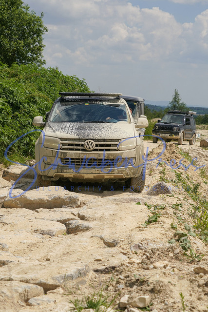 DSC09158 | Vierradfahrzeuge testen unterschiedliches Terrain - ueber Stock und Stein

Offroad Grundkurs im Steinbruch. Unterschiedliche Fahrgegebenheiten mit dem gelaendegaengigem Offroad-Fahrzeug. 

Deutschland, Geisingen, Steinbruch Meichle und Mohr, 10.06.2023