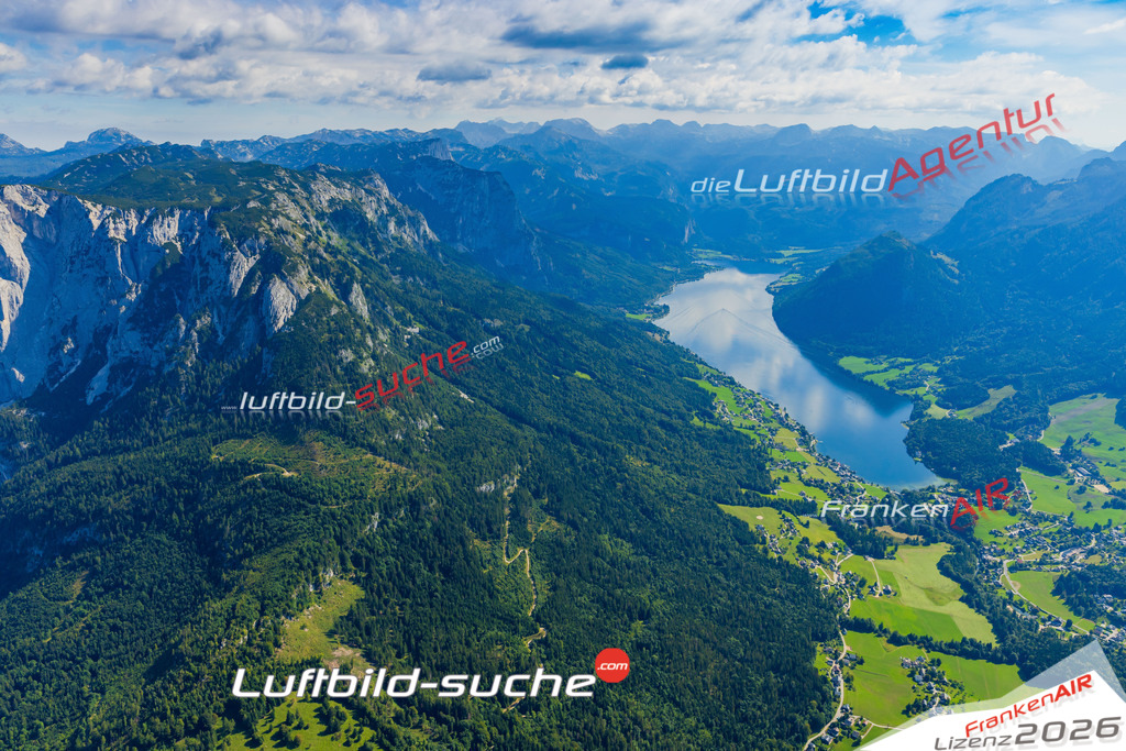 Luftaufnahme von Grundlsee - Die Luftaufnahme wurde 2025 vom UL-Flugzeug heraus erstellt ( keine Drohne ) - Hochauflösende Luftaufnahme - für professionelle Ausdrucke geeignet. Die Geschenkidee !Mit Lizenz und Bildrechte bestellbar