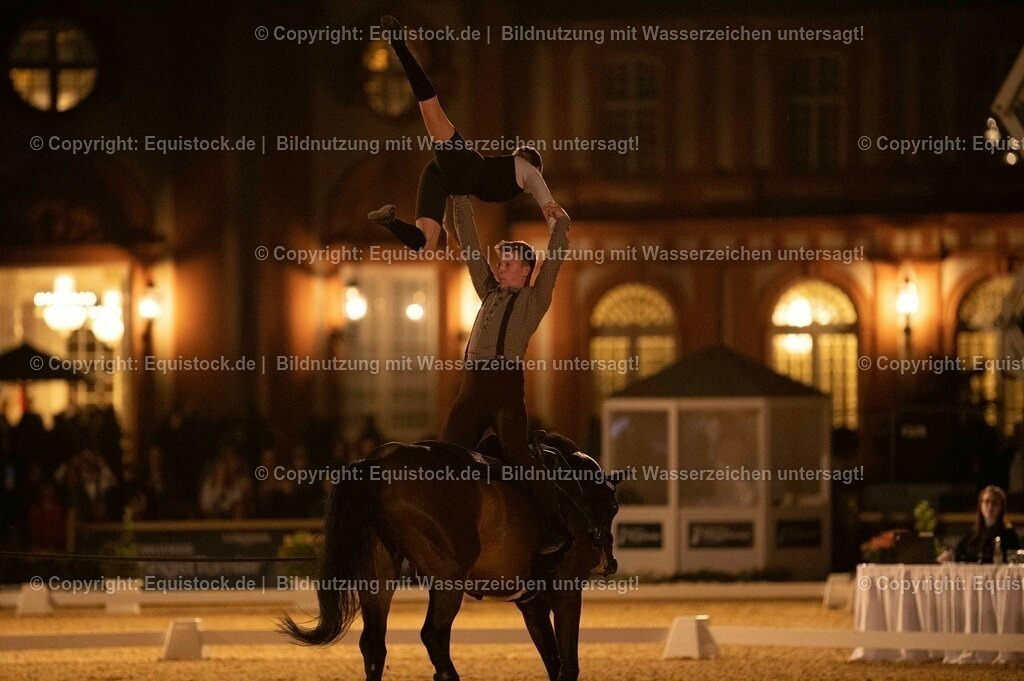 20230527_Voltigieren_NASPA_Flutlicht_1189 | equistock