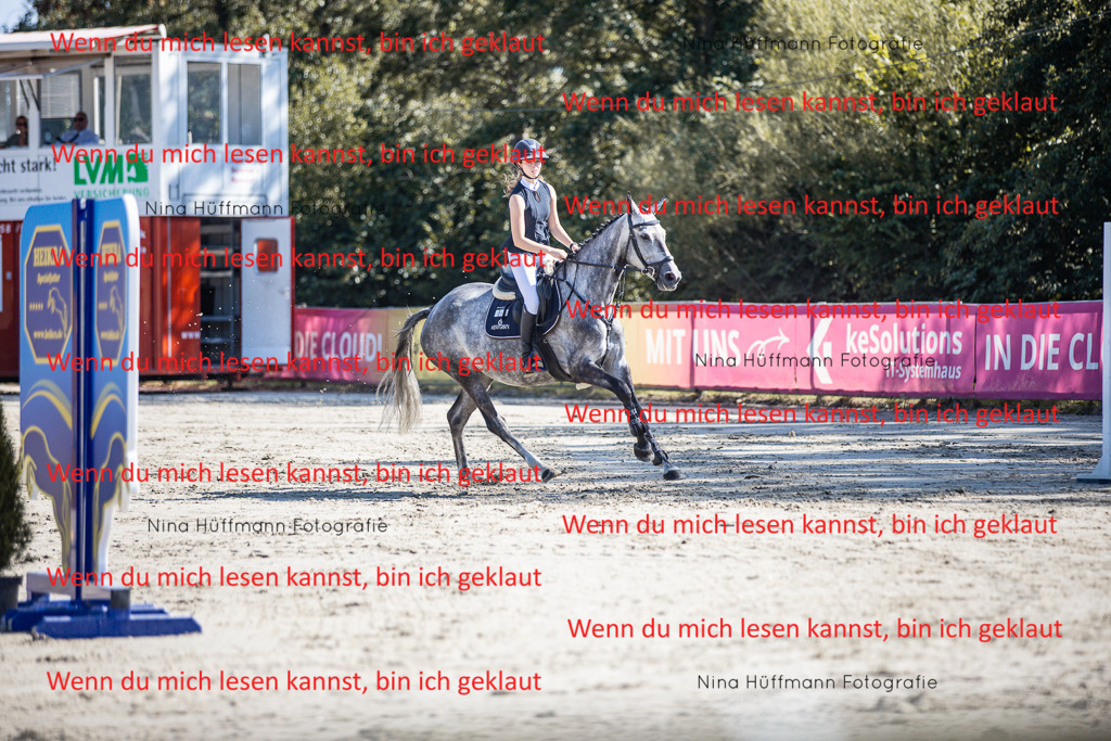 BK1A7099 | Turnierbilder Turnierfotos Nina Hüffmann Turnierfotografie Pferdefotografie Tierzeichnung Haustierzeichnung Pferdezeichnung Hundezeichnung Videograf  - Realisiert mit Pictrs.com