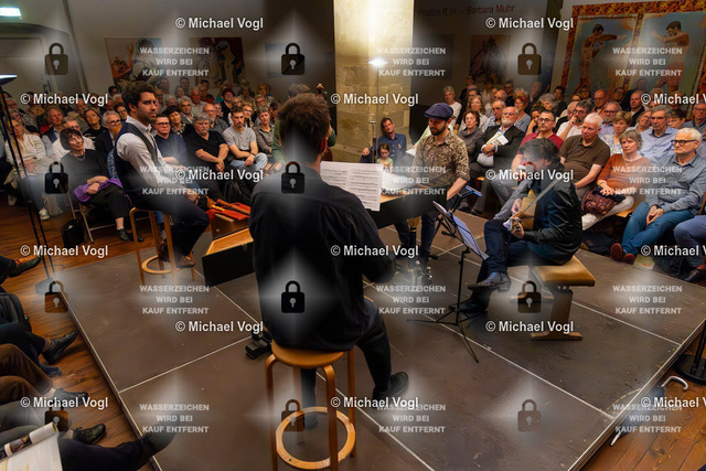 TAM25_K.03__Michael-Vogl_022_4416 | Tage Alter Musik Regensburg K.03 Städtische Galerie im Leeren Beutel The Tunelanders (Tuneland/Schweiz) Die Musikszene in den Dubliner Wirtshäusern und Musiksalons des 18. JahrhundertsEnglische, Schottische und Irische Volksmelodienin barocken Variationen Foto: Michael Vogl