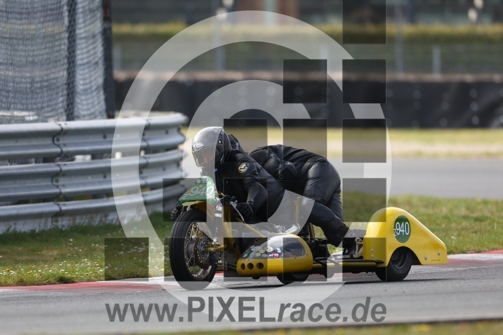 z940-20250412_00712 | Schöne Erinnerungen an spannende Momente - das festzuhalten ist unser Job. PIXELrace.de ist seit 2003 auf den Rennstrecken Europas unterwegs um die Action draußen beim Fahren und die wunderbare Stimmung imm Fahrerlager für euch einzufangen.