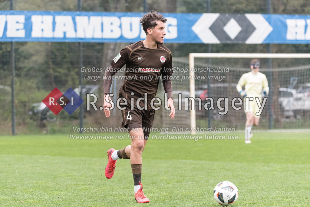 Fußball, Saison 2022/23, Sonderspielrunde U19-Bundesliga, Hamburger SV - FC St. Pauli, Trainingsplatz am Volksparkstadion (Hamburg), 15.04.2023, 3. Spieltag | Selcuk Rinal (#4, Pauli)