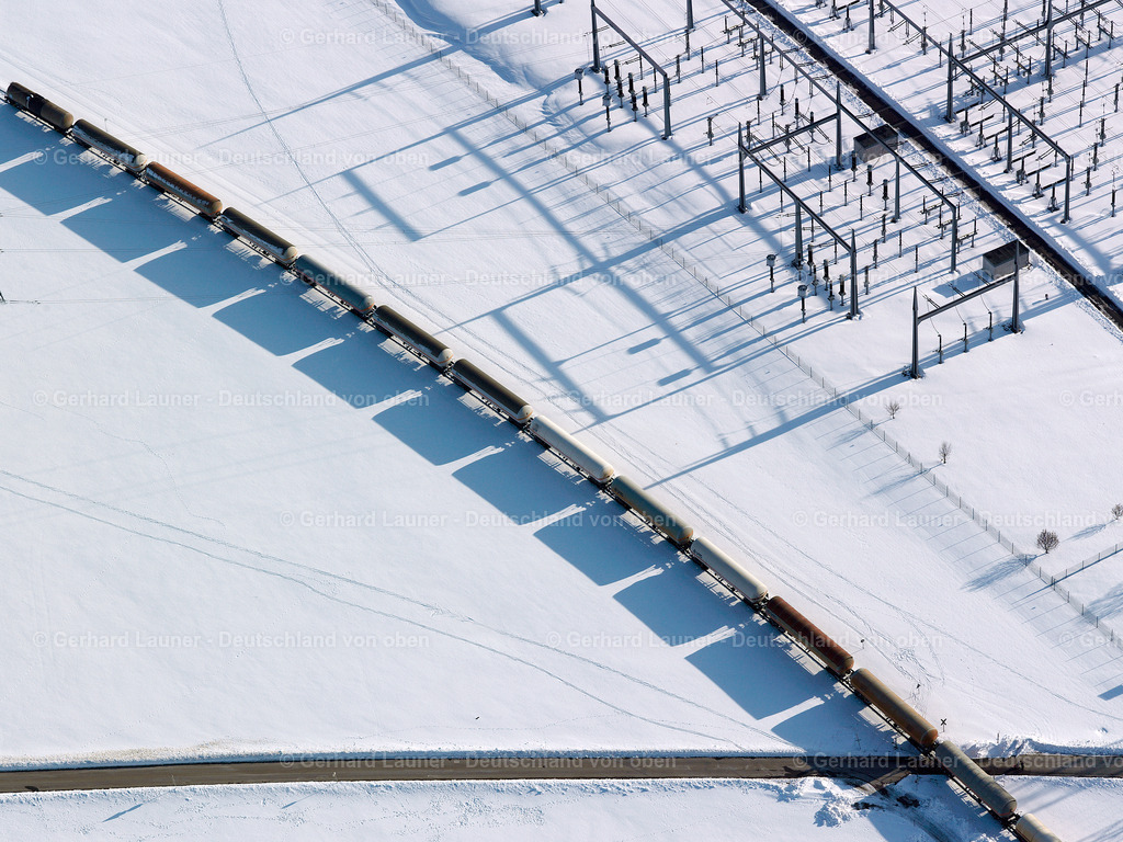 2600156 | Strommasten und Güterzug bei Altötting