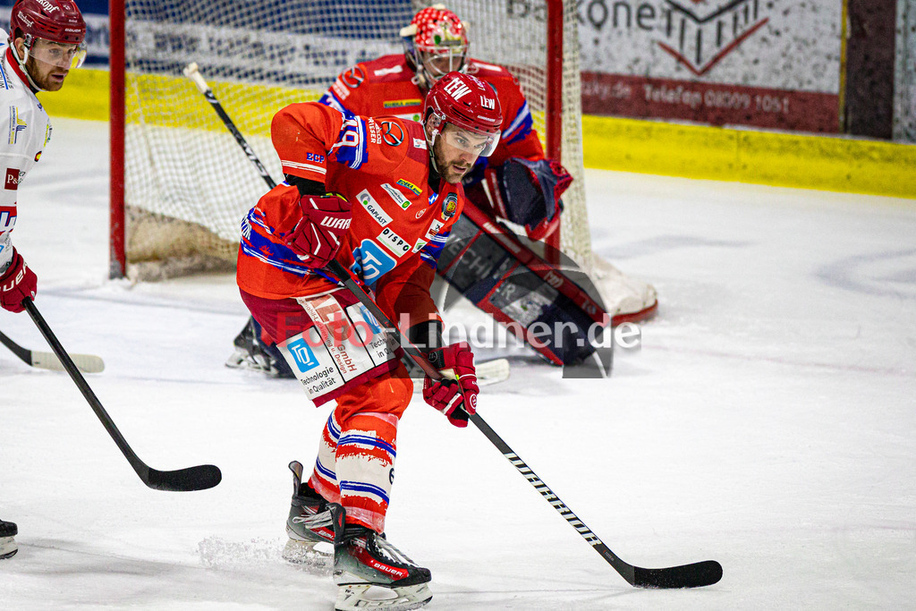 EC Peiting vs Deggendorfer SC | Eishockey Oberliga Süd Vorrunde 2024/2025, EC Peiting vs Deggendorfer SC, 20241228,Felix LINDEN (ECP 49) in Aktion,2024-12-28 in Peiting (Eisstadion)Felix LINDEN (ECP 49)Copyright: WolfgangxLindner foto-lindner.de