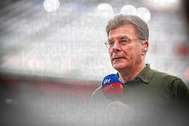 German Bundesliga, Bayer 04 Leverkusen vs. VfL Wolfsburg, 04.04.2026 | LEVERKUSEN, GERMANY - APRIL 4, 2026 :  Dieter Hecking (Head Coach VfL Wolfsburg) before the German Bundesliga match on gameday 28 between Bayer 04 Leverkusen vs. VfL Wolfsburg at BayArena on April 4, 2026 in Leverkusen, Germany. DFL REGULATIONS PROHIBIT ANY USE OF PHOTOGRAPHS AS IMAGE SEQUENCES AND/OR QUASI-VIDEO.