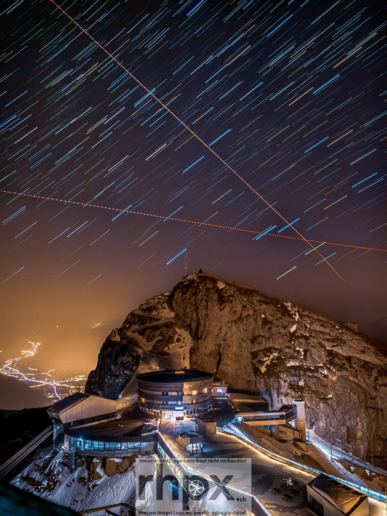 Pilatus @ Night | Stimmungsvolle Fotokunst aus Luzern. Erlebe den Pilatus, den See und die Stadt Luzern in exklusiven Aufnahmen in der Fotogalerie & Shop. - Realisiert mit Pictrs.com