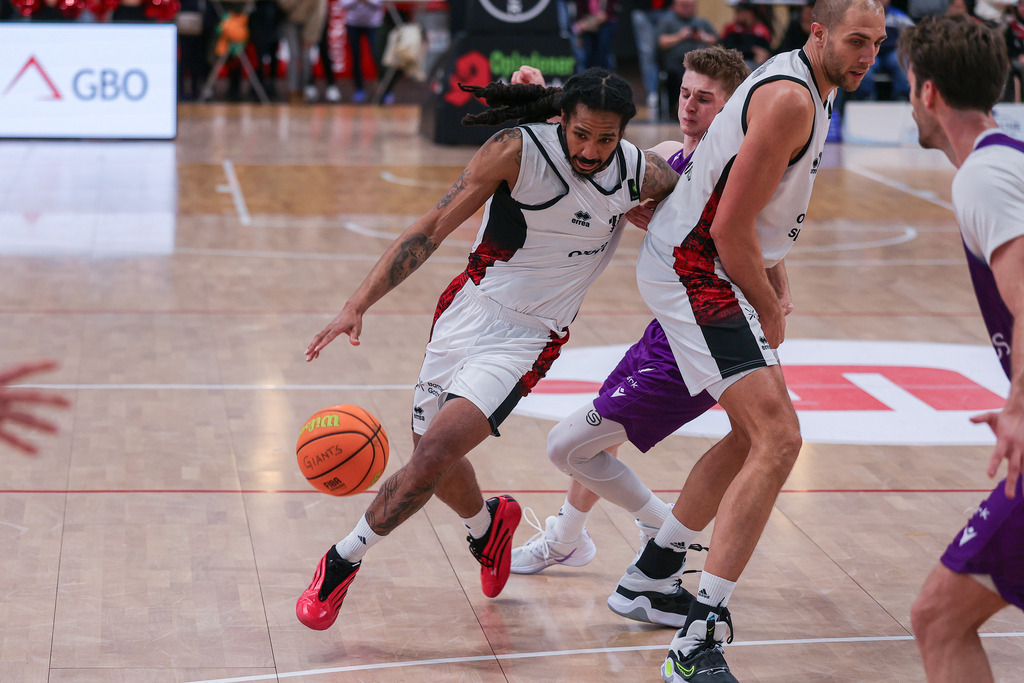 Pro A BAYER GIANTS vs BG Göttingen-125 | Fotos von Basketballspielen aus dem Raum NRW fotografiert von Gero Mueller-Laschet und Daniel Schaefer - Realisiert mit Pictrs.com