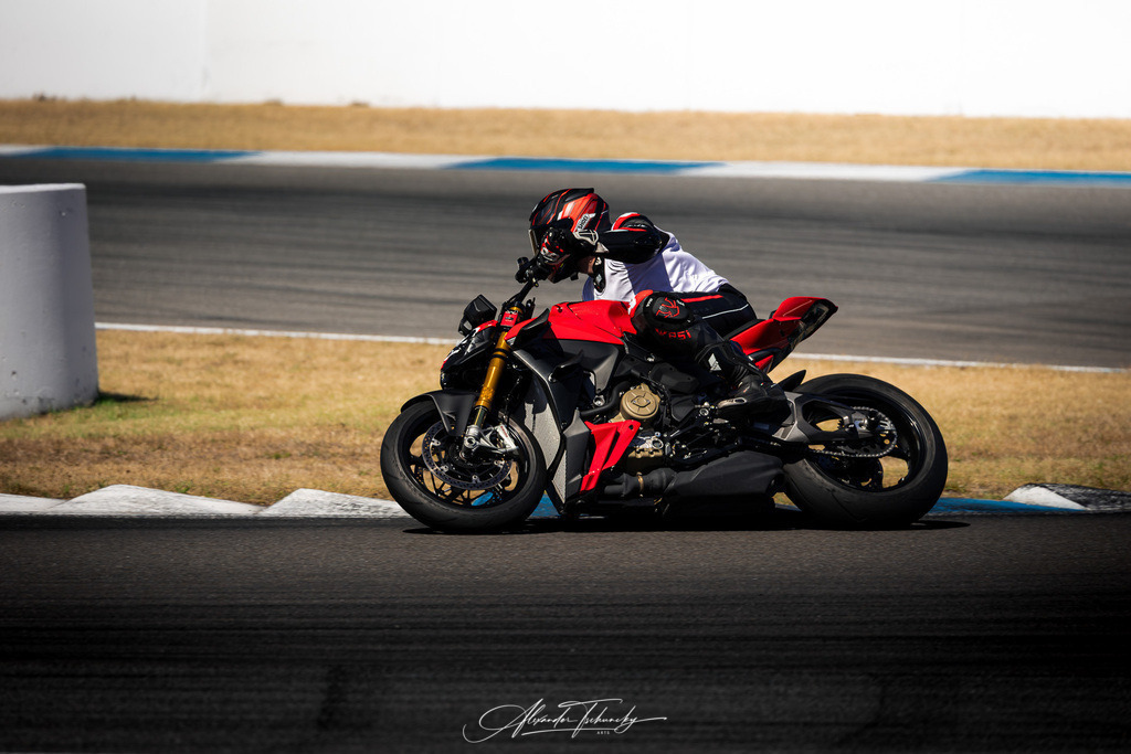 Ducati Trackday Hockenheimring 2026 | Entdecken Sie die faszinierende Welt von Alexander Tschuncky Arts: Kreative Fotografie, atemberaubende Automobilkunst und hochwertiger Bilderdruck. Lassen Sie sich inspirieren! - Realisiert mit Pictrs.com