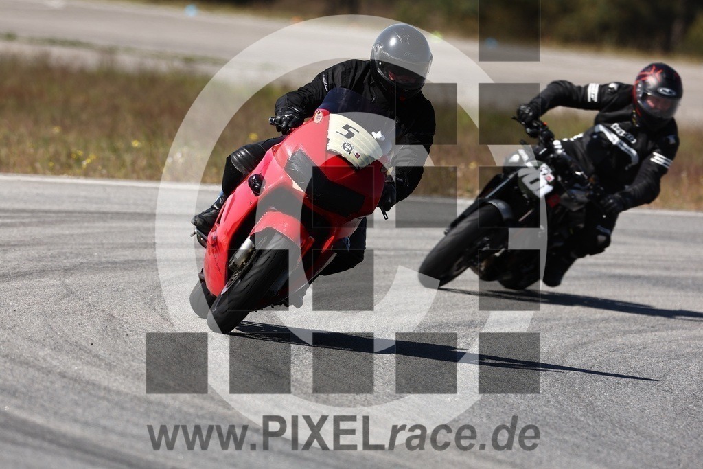 0701-20240509_03009 | Schöne Erinnerungen an spannende Momente - das festzuhalten ist unser Job. PIXELrace.de ist seit 2003 auf den Rennstrecken Europas unterwegs um die Action draußen beim Fahren und die wunderbare Stimmung imm Fahrerlager für euch einzufangen.