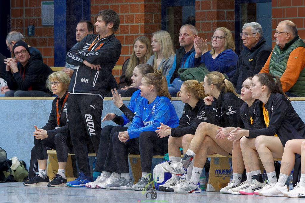 Frauen Oberliga Mitte (HHV); HSG Eibelshausen/Ewersbach - HSG Wettenberg II | Frauen Oberliga Mitte (HHV); HSG Eibelshausen/Ewersbach - HSG Wettenberg II am 13.12.2025 in Steinbrücken (Sporthalle am Hammerweiher)Photo © 2025 - Jörg Heinrich - Realisiert mit Pictrs.com