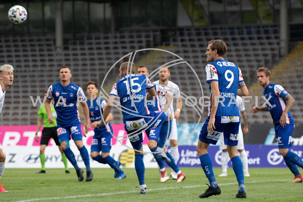  Blau Weiss Linz vs Austria Klagenfurt | LINZ, AUSTRIA,HPYBET 2. Liga, Runde 21 Blau Weiss Linz vs Austria Klagenfurt, Image shows Fabian Schubert (BW Linz) and Martin Grasegger (BW Linz).
Photo: SMP/Andreas Willdoner