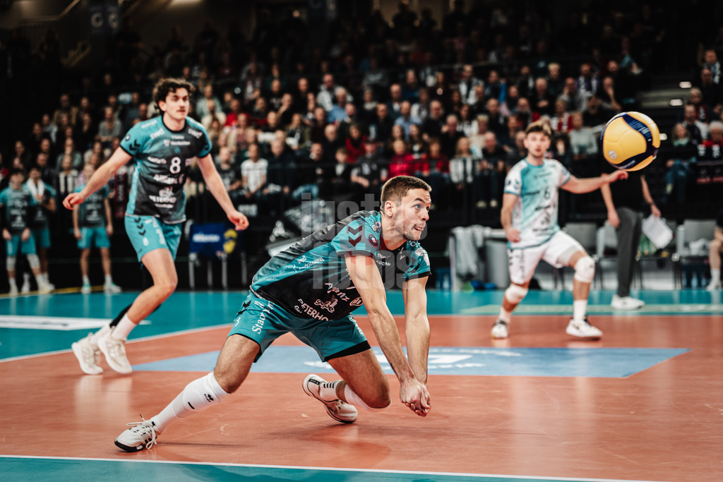Volleyball | Herren | Saison 2025/2026 | 1. Volleyball Bundesliga Männer | DVV Pokal Halbfinale | SVG Lüneburg vs. SWD powervolleys Düren | 16.12.2025 | Jordan Canham (#7, SWD powervolleys Düren) spielt den Ball