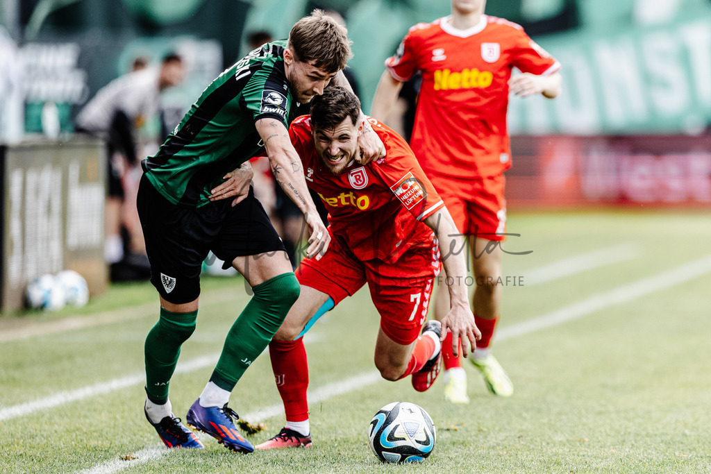3. Liga, Saison 2023/24, 32. Spieltag: SC Preußen Münster - Jahn Regensburg | Münster, 06.04.2024: 3. Liga, 32. Spieltag, SC Preußen Münster gegen Jahn Regensburg im LVM-Preußenstadion in Münster. Foto: sportfotografie.ms | Markus Paletta - Realisiert mit Pictrs.com