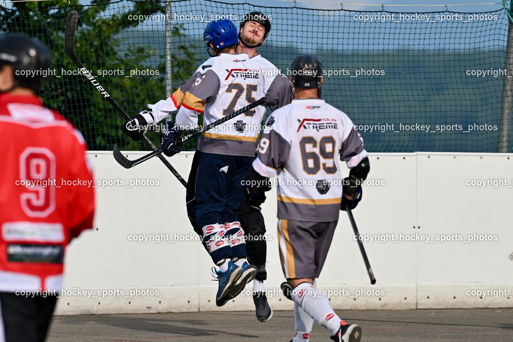 VAS Ballhockey vs. HSC Eagles Poggersdorf | Jubel VAS Ballhockey Mannschaft, #69 Ettlmayr Timo, #75 Wohlfahrt Benedikt, #99 Alagic Adis, VAS Ballhockey vs. HSC Eagles Poggersdorf, VAS Ballhockey vs. HSC Eagles Poggersdorf am 14.07.2024 in Villach (Alpen Arena ), Austria, (Photo by Bernd Stefan)