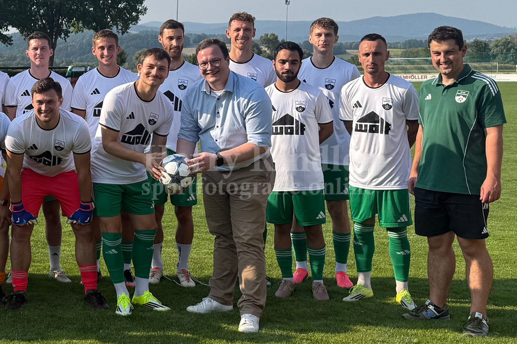 TSV Seebach : TSV Bad Abbach | SpVgg Niederalteich: Ballübergabe und Einweihung des Hauptplatzes nach der Renovierung mit Bürgermeister Julien Pursch - Realisiert mit Pictrs.com