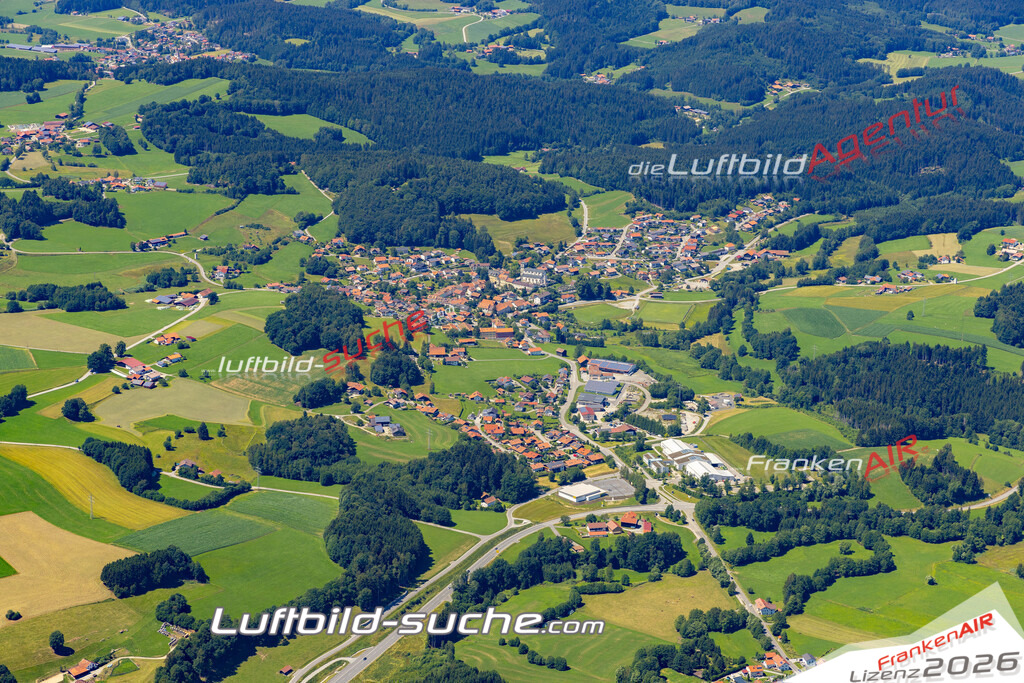 Aktuelles Luftbild von Hochgart Gotteszell - Die Luftaufnahme wurde 2022 mittels UL-Flugzeug erstellt ( keine Drohne ) - hochauflösende Kamera-Systeme von  Canon -Beste Qualität - Für grossformatige Ausdrucke geeignet. Die Geschenkidee !