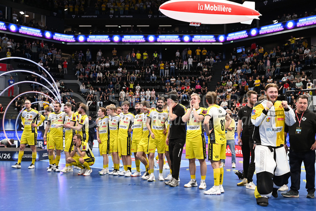 Zug United - HC Rychenberg - 25. April 2026 | Die HCR-Spieler nach dem Sieg am L-UPL Superfinal-Spiel zwischen Zug United und HC Rychenberg am 25. April 2026 in der BCF Arena, Fribourg, Schweiz.Bild: Sportfotografie Markus Aeschimann | www.markus-aeschimann.ch - Realisiert mit Pictrs.com