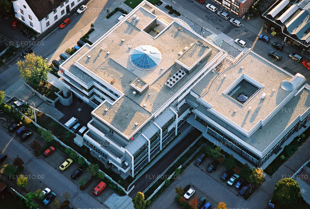 Luftbild: Banken- Verwaltungsgebäude des Finanzdienstleistungs- Unternehmens Sparkasse Germersheim-Kandel - Hauptstelle in Kandel im Bundesland Rheinland-Pfalz in Deutschland. Foto: NEG564406.jpg vom 18.10.2005 durch Werner Riehm/FLY-FOTO.de