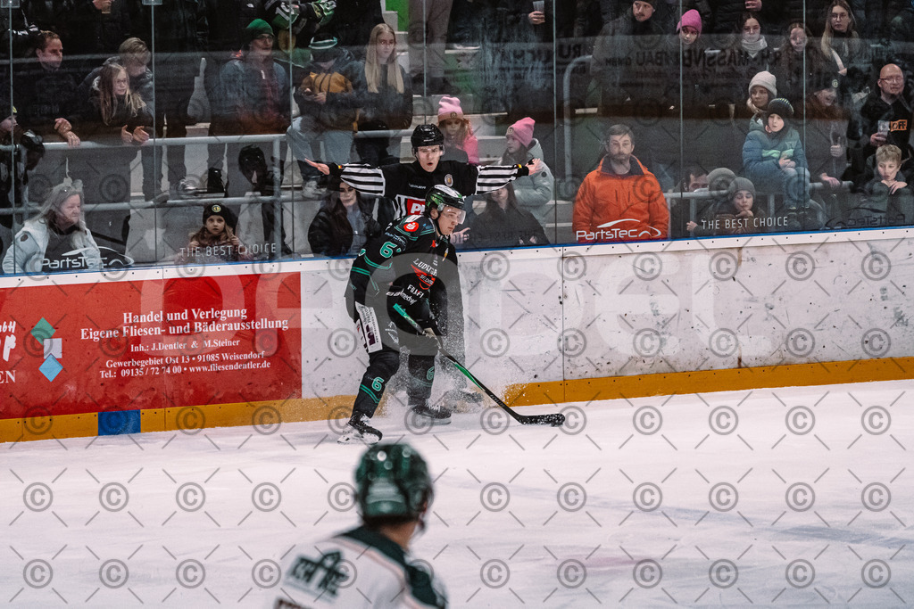 Alligators_vs_Erding_01_02_2026-69 | Höchstadt Alligators Fotogalerie: Eishockey-Action aus Franken. Professionelle Spielfotos, Portraits & Stadionbilder zum Download. Jetzt entdecken! - Realisiert mit Pictrs.com