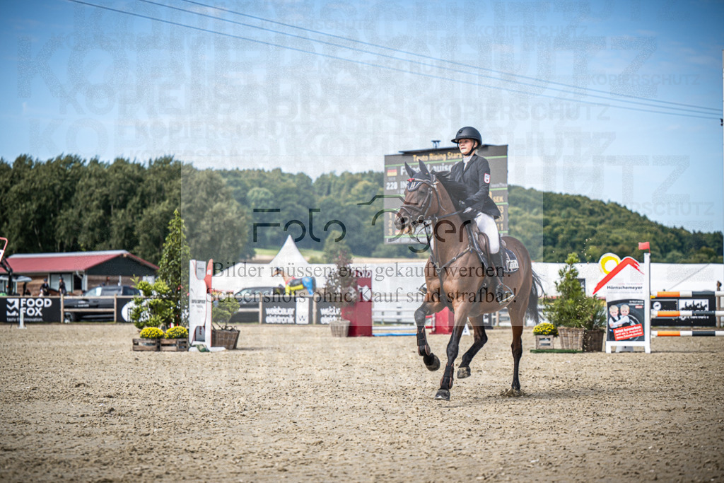 DOS_0137 | Entdecke hochwertige Reitturnierfotos von Foto Oger. Professionell, emotional und authentisch – jetzt Lieblingsmomente im Shop bestellen.Deutschlandweite Turnierfotografie. - Realisiert mit Pictrs.com
