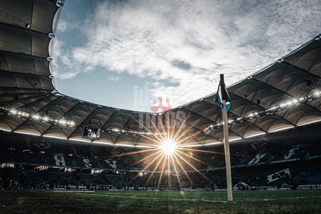 Fußball | Männer | Saison 2024/2025 | 2. Fußball-Bundesliga | 20. Spieltag | Hamburger SV vs. Hannover 96 | 02.02.2025 | Die Sonne strahlt ins Volksparkstadion