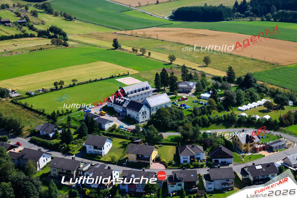 Die Luftaufnahme der Stadt Teuschnitz wurde vom UL-Flugzeug heraus erstellt ( keine Drohne )- hohe Auflösung für beste Qualität